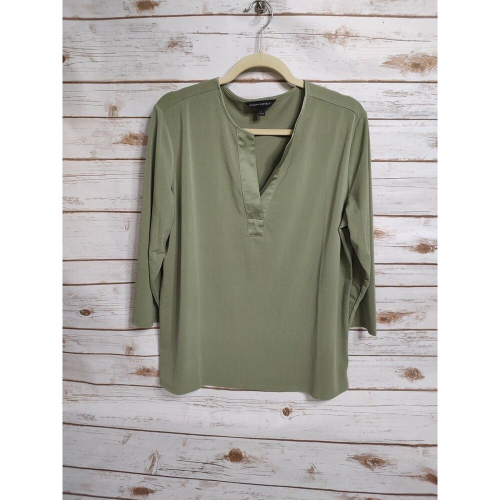 Banana Republic Sage Green Blouse Sz L Womans 3/4 Sleeve Top Nice Drape